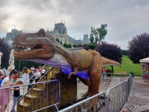 In spinare la dinozaur