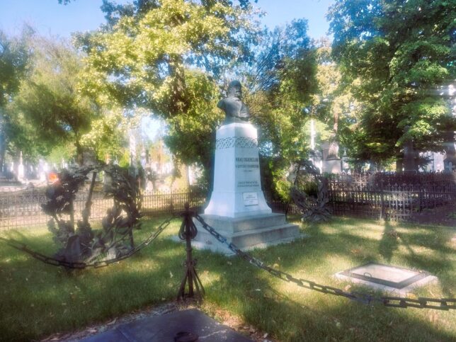 Mormântul lui Mihail Kogălniceanu - Cimitirul Eternitatea din Iași